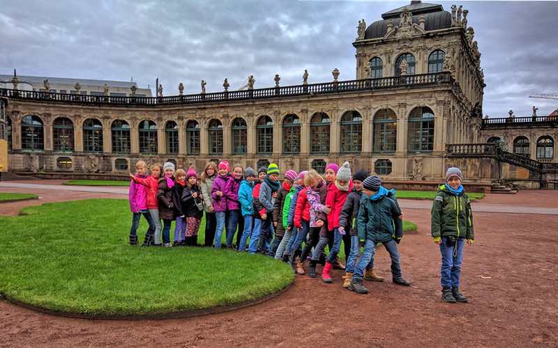 Dresden Kinder spielen im Zwinger