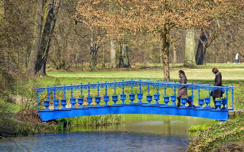 Muskauer Park, Blaue Brücke über die Hermannsneiße